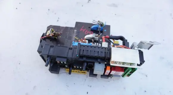 Mercedes-Benz C W204 Fuse box set A2049060005