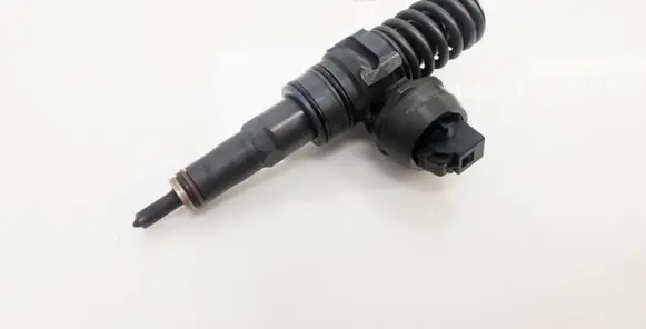 Volkswagen PASSAT B6 Fuel injector 038130073AG 0414720215