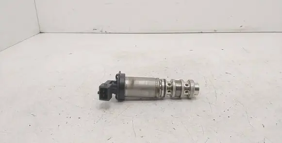 BMW 3 E90 E91 Camshaft vanos timing valve 13151279 7584115