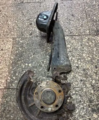 Volkswagen Golf VI Rear wheel hub
