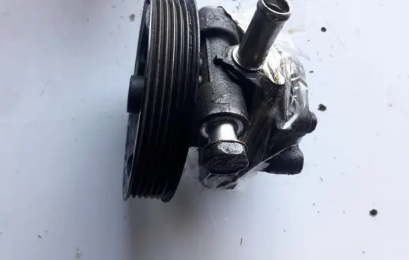 Mitsubishi Outlander Power steering pump