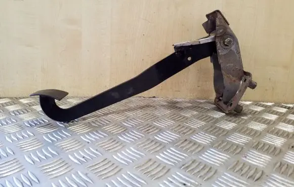 KIA Sorento Brake pedal
