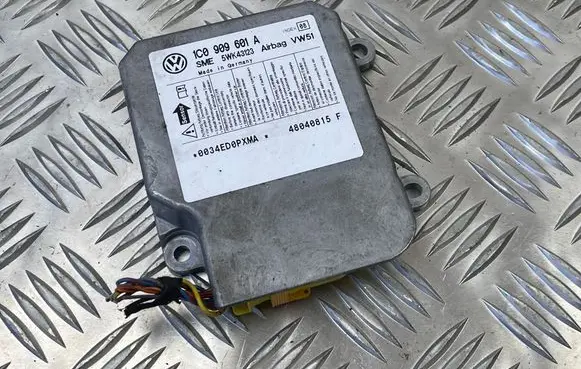 Skoda Fabia Mk1 (6Y) Airbag control unit/module 1C0909601A
