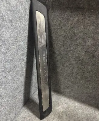 Dodge Durango Front sill trim cover 1SZ56DX9AA 1NC80TRMAB