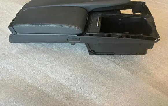 Mercedes-Benz C W204 Armrest 0005032510 A2046800639 2046800639