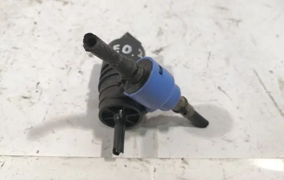 Ford Mondeo Mk III Windscreen/windshield washer pump
