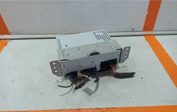 Ford Puma Radio/CD/DVD/GPS head unit M1BT18D804HH