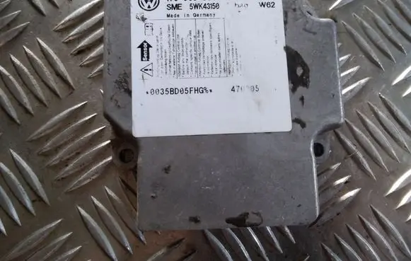 Volkswagen Touran I Airbag control unit/module 1T0909605 5WK43150