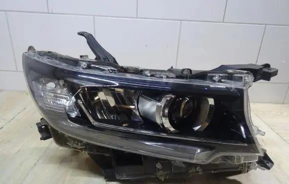 Toyota Land Cruiser (J150) Headlight/headlamp