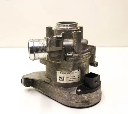 Mercedes-Benz C W205 Water pump A2642000100