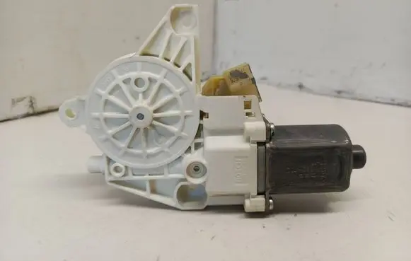 Mercedes-Benz ML W164 Front door window regulator motor 0130822273