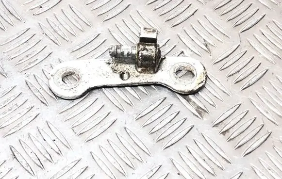 Opel Vectra C Rear door upper hinge 282