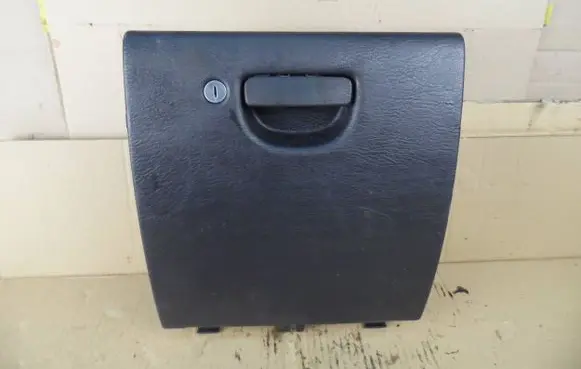 Chrysler PT Cruiser Glove box central console 