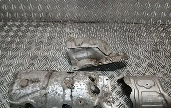 Ford Focus Heat shield in engine bay Am519n454ka