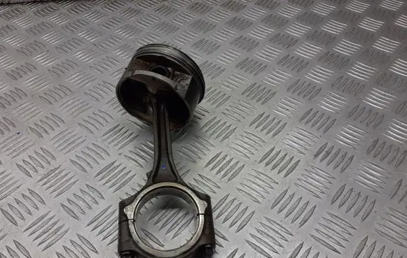 Dodge Caravan Piston with connecting rod