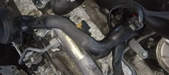 Mercedes-Benz CLS C219 Breather hose/pipe A6420160381