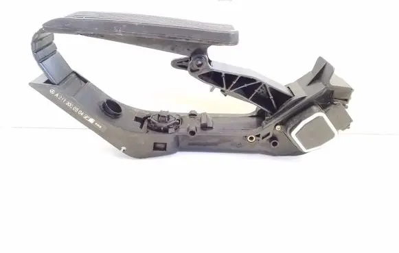 Mercedes-Benz E W211 Accelerator throttle pedal A2113000504