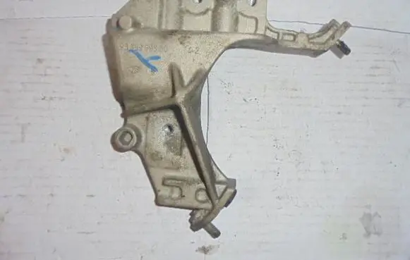 Peugeot 307 Engine mount bracket 9635969880