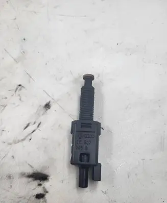 Audi A4 S4 B5 8D Brake pedal sensor switch 811907