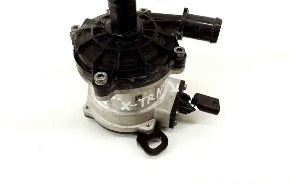 Nissan X-Trail T32 Electric auxiliary coolant/water pump 215806UM0A
