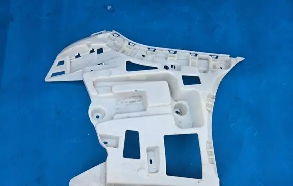 BMW 4 G22 G23 G24 G26 Rear bumper mounting bracket 8078586