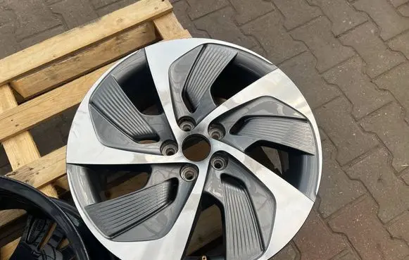 Citroen C4 II R18 alloy rim 9677090577