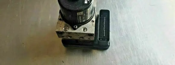 Volkswagen Golf V ABS Pump 1K0614517H