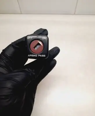 Passenger airbag on/off switch