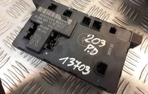 Mercedes-Benz C W203 Door control unit/module 2038201485 A2038201485