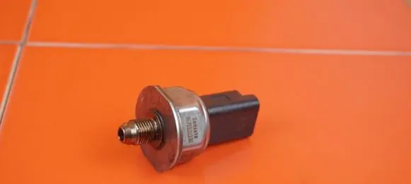 Citroen C4 Cactus Fuel pressure sensor 967530380 20MB37