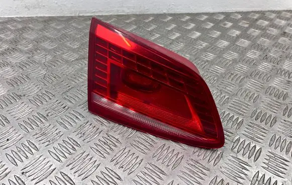 Volkswagen PASSAT B7 Tailgate rear/tail lights