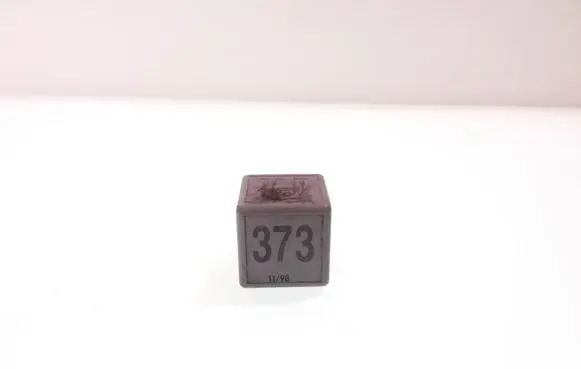 Volkswagen PASSAT B5 Other relay 8D0951253A 373