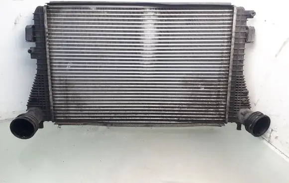 Volkswagen Touran I Intercooler radiator 1K0145803E