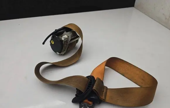 Mercedes-Benz Sprinter W907 W910 Front seatbelt A9078600200 061870