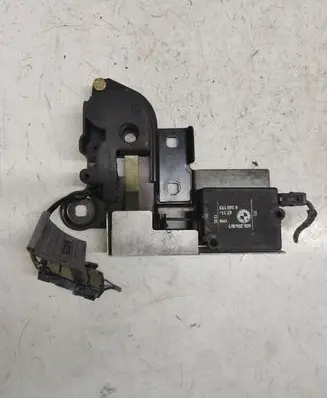 BMW 5 E39 Tailgate window lock/catch/latch 8360193