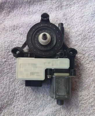 Seat Leon (5F) Rear door window regulator motor 5Q0959811A