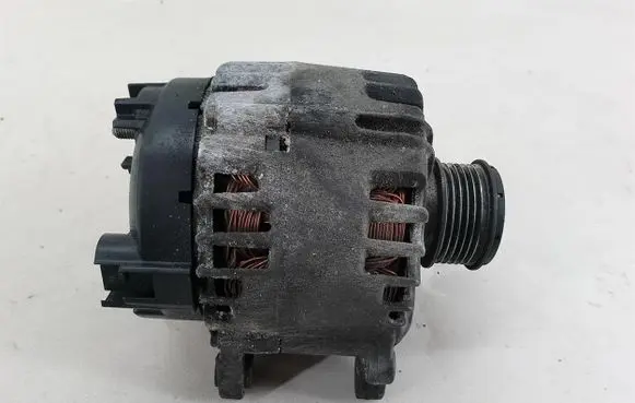Volkswagen Tiguan Generator/alternator 03L903023A