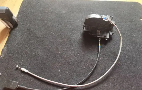 Nissan Note (E11) Rear door lock 