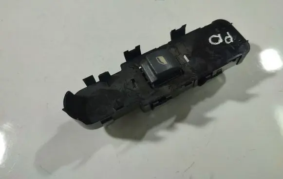 Peugeot 207 Electric window control switch 