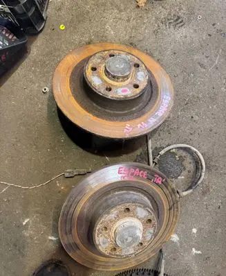 Rear wheel hub spindle/knuckle