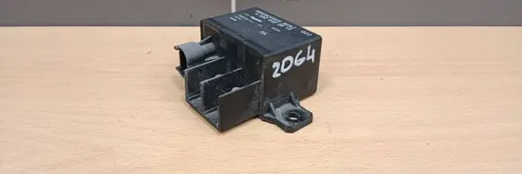 Mercedes-Benz C W203 Charging relay A0025423819
