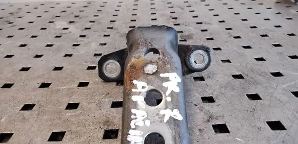 Mitsubishi Pajero Front door lower hinge 