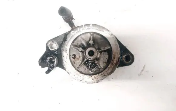 Mazda 323 Oil filter mounting bracket