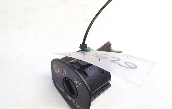 Volvo V50 Passenger airbag on/off switch 08697008 04-343a0048
