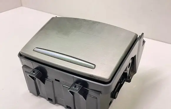 Cup holder front