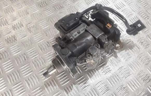 Audi A4 S4 B5 8D Fuel injection high pressure pump 028130110H 0450465985