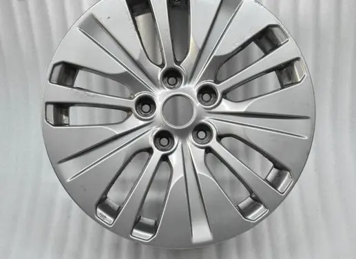 Suzuki SX4 S-Cross R17 alloy rim 