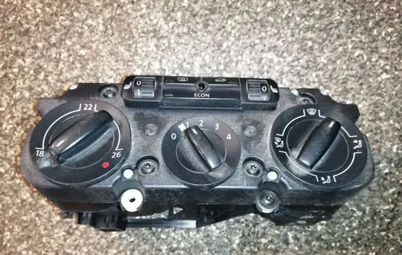 Volkswagen Touran I Climate control unit
