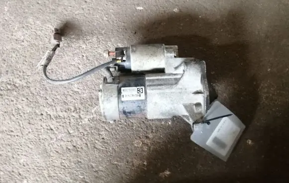 Citroen C5 Starter motor M000T82081