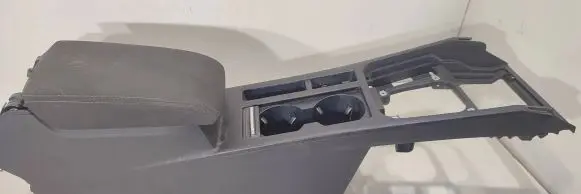 Volkswagen PASSAT B8 Center console